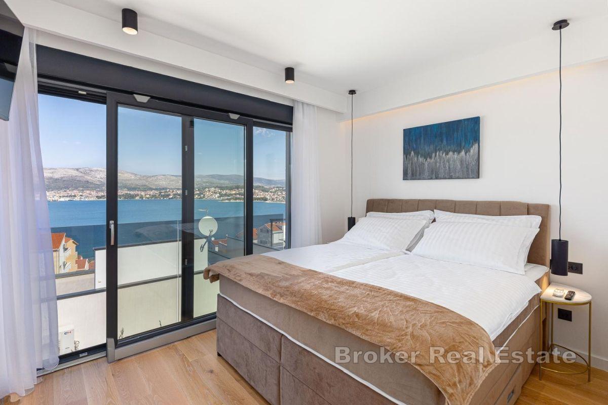 Современная вилла с террасами и видом на море