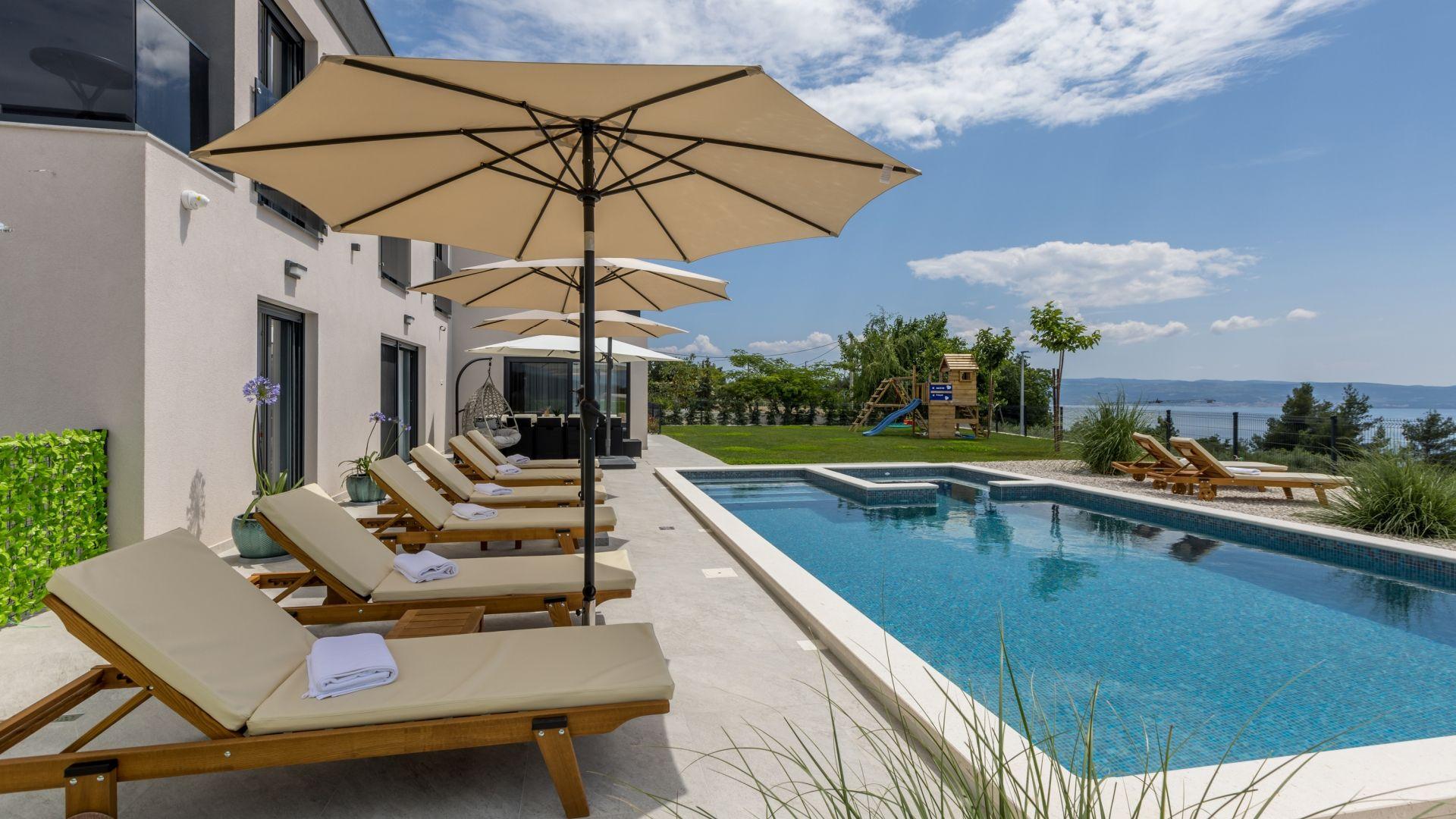 Villa di lusso con piscina e vista mare