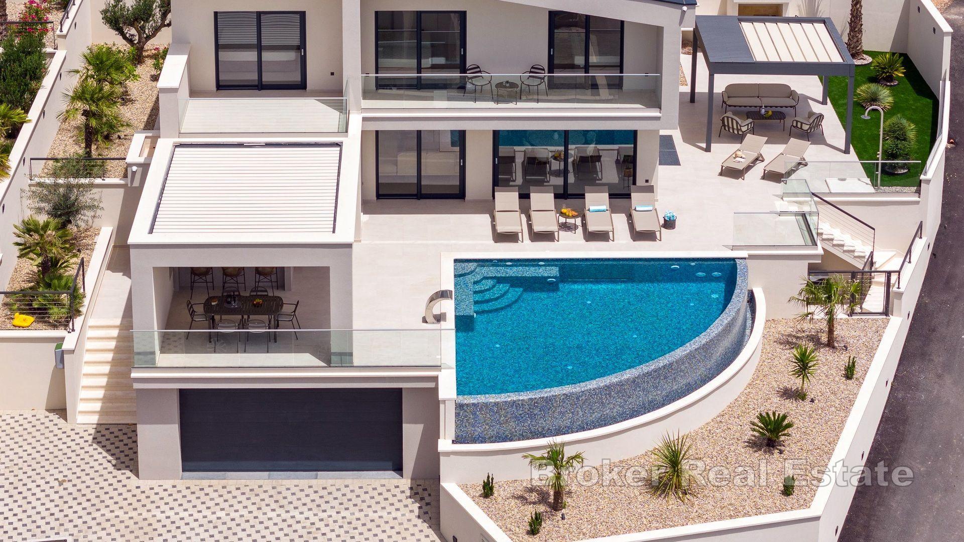 Exquisite Villa mit Panoramablick auf das Meer