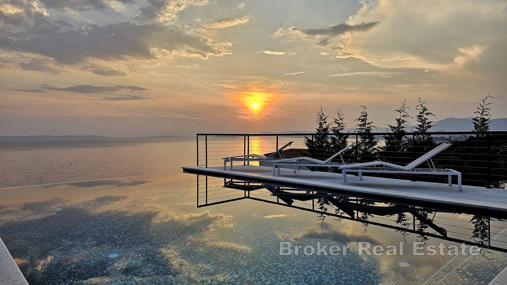 Villa di lusso con piscina e vista panoramica sul mare