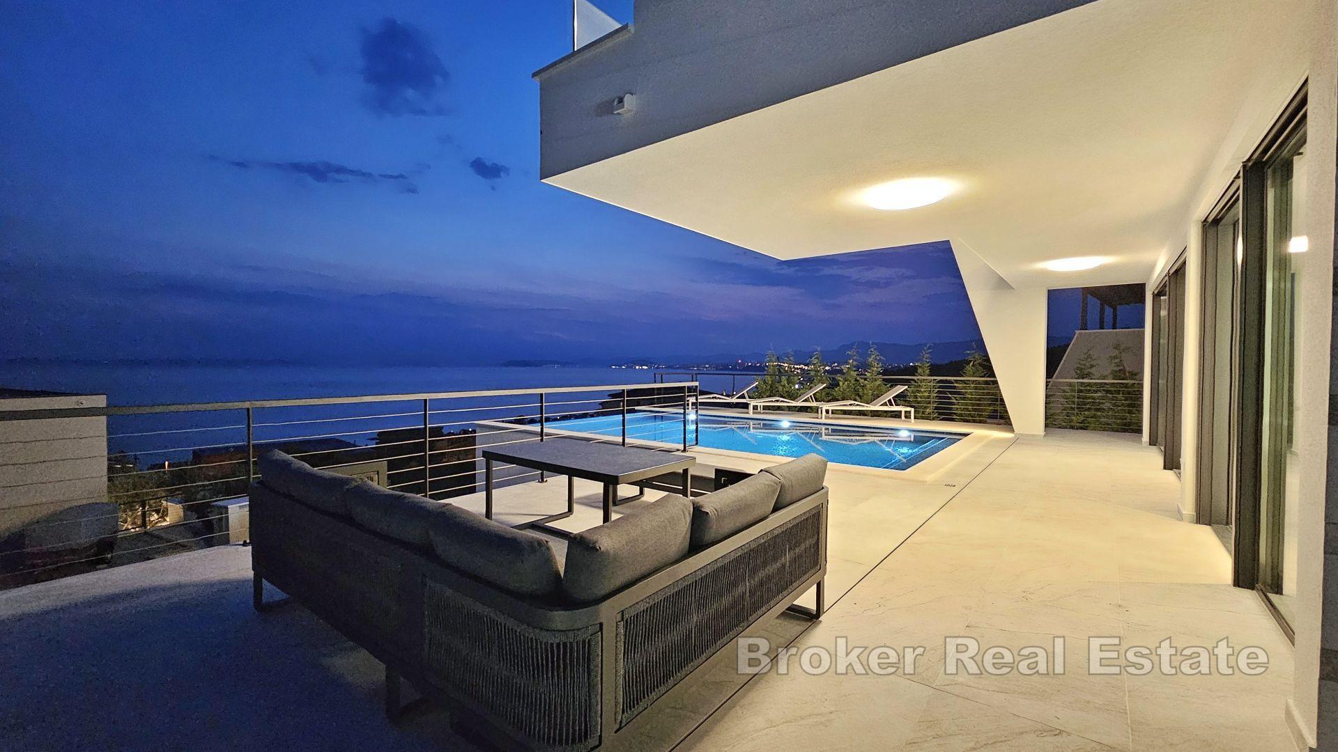 Villa di lusso con piscina e vista panoramica sul mare
