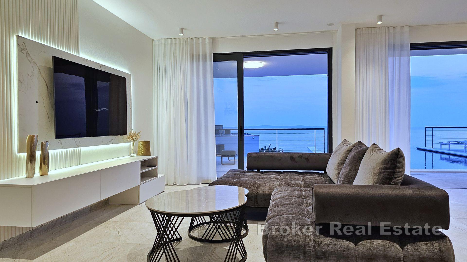 Villa di lusso con piscina e vista panoramica sul mare