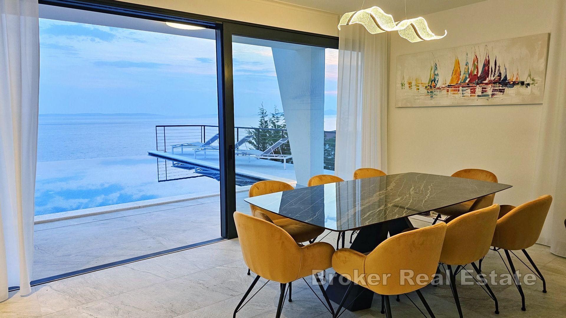 Villa di lusso con piscina e vista panoramica sul mare