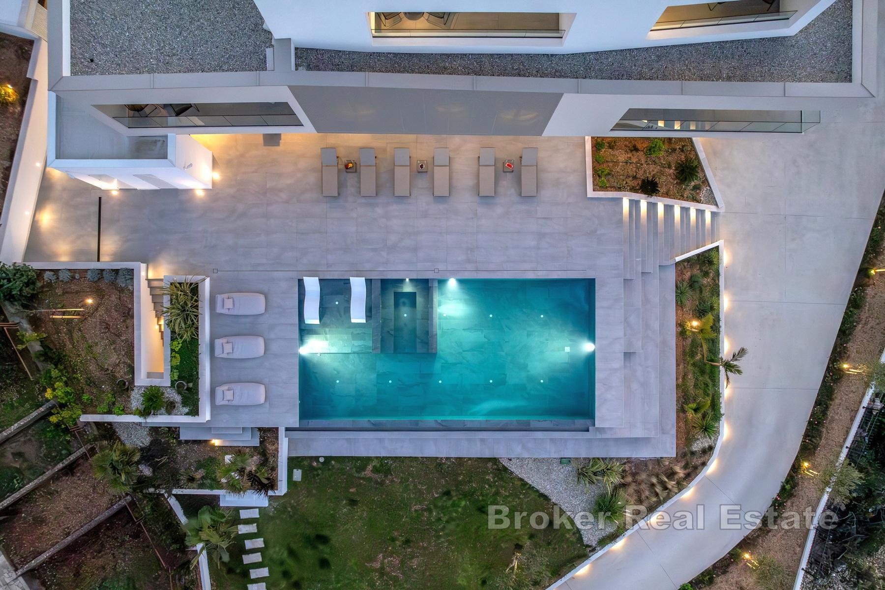 Moderne Luxusvilla mit Meerblick