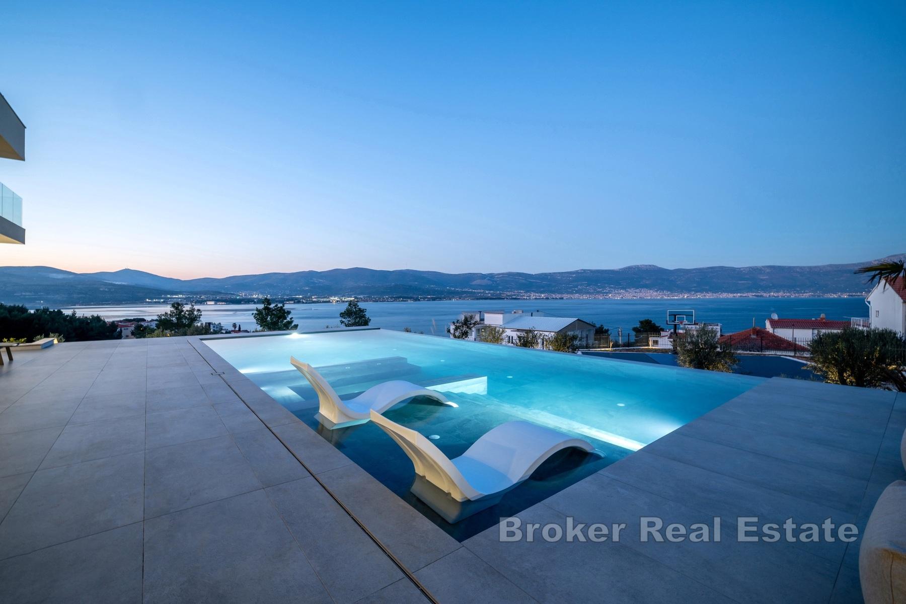 Moderne Luxusvilla mit Meerblick