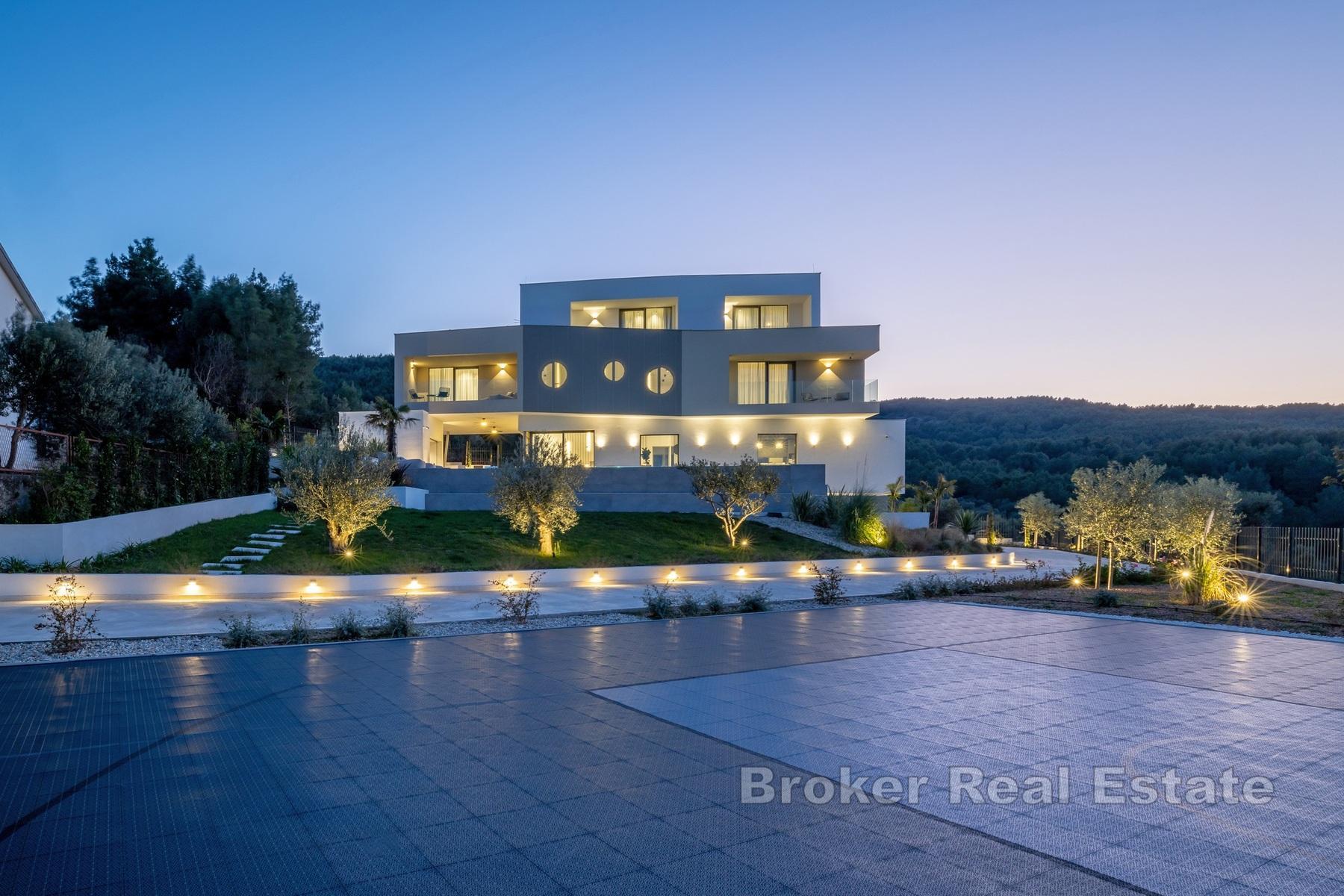 Moderne Luxusvilla mit Meerblick