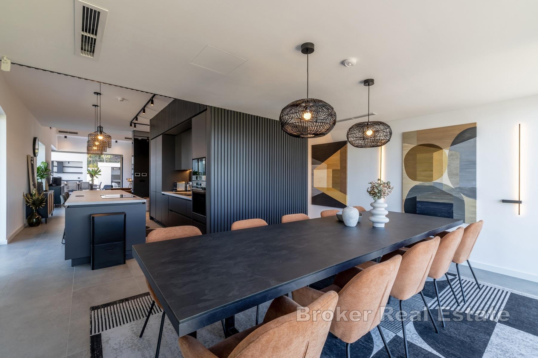 Moderne Luxusvilla mit Meerblick