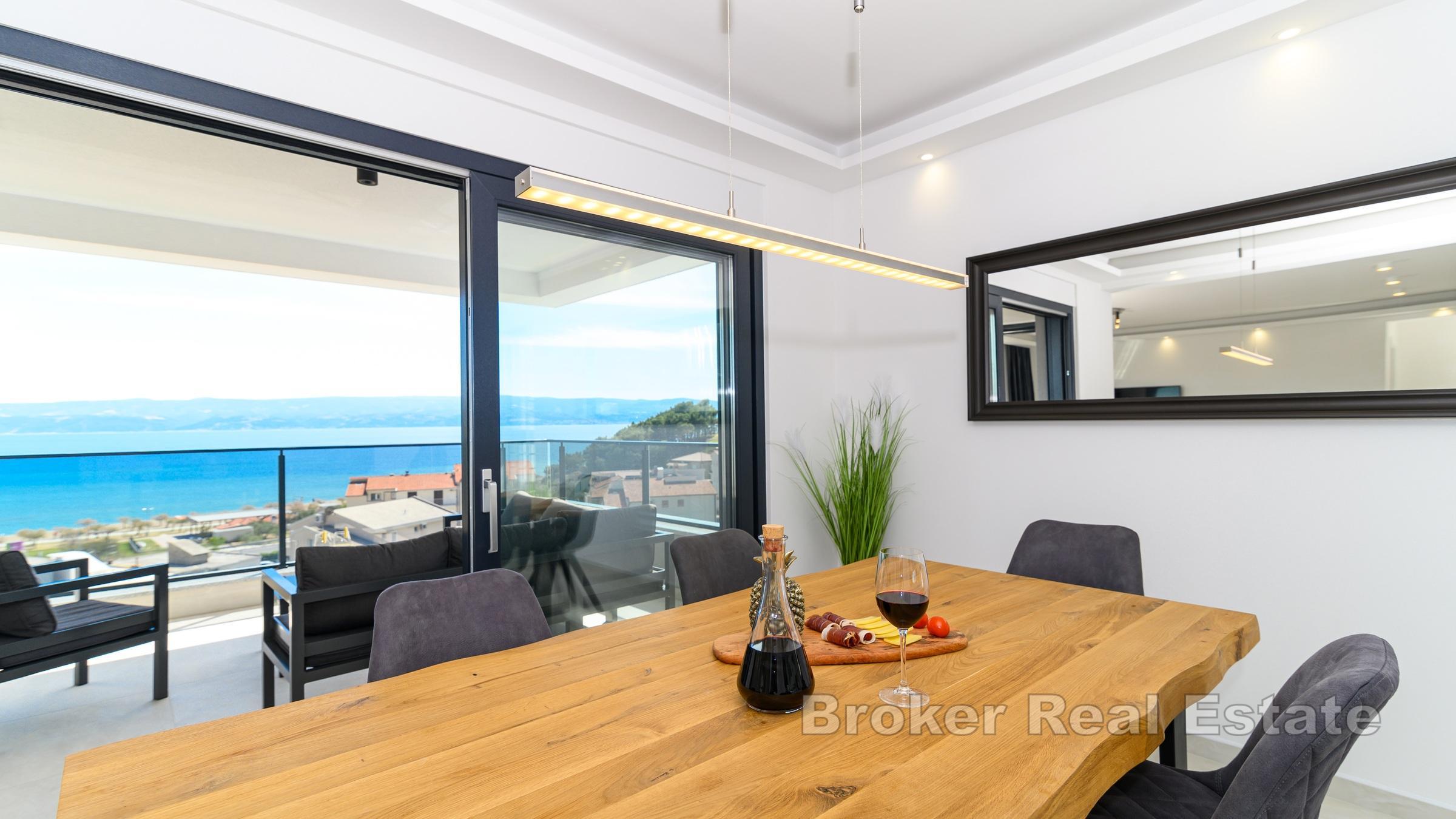 Ampia villa con vista mare