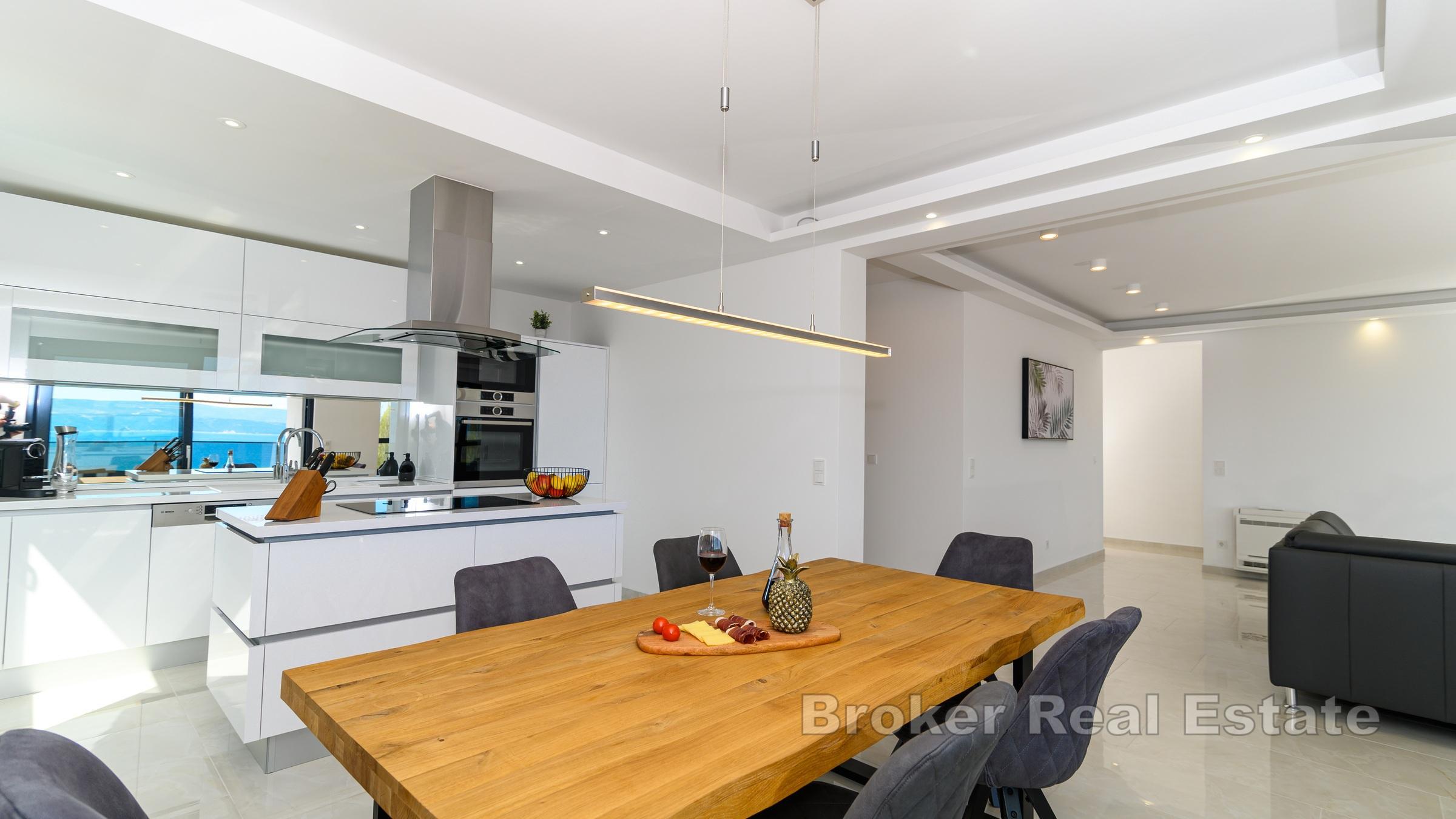 Ampia villa con vista mare