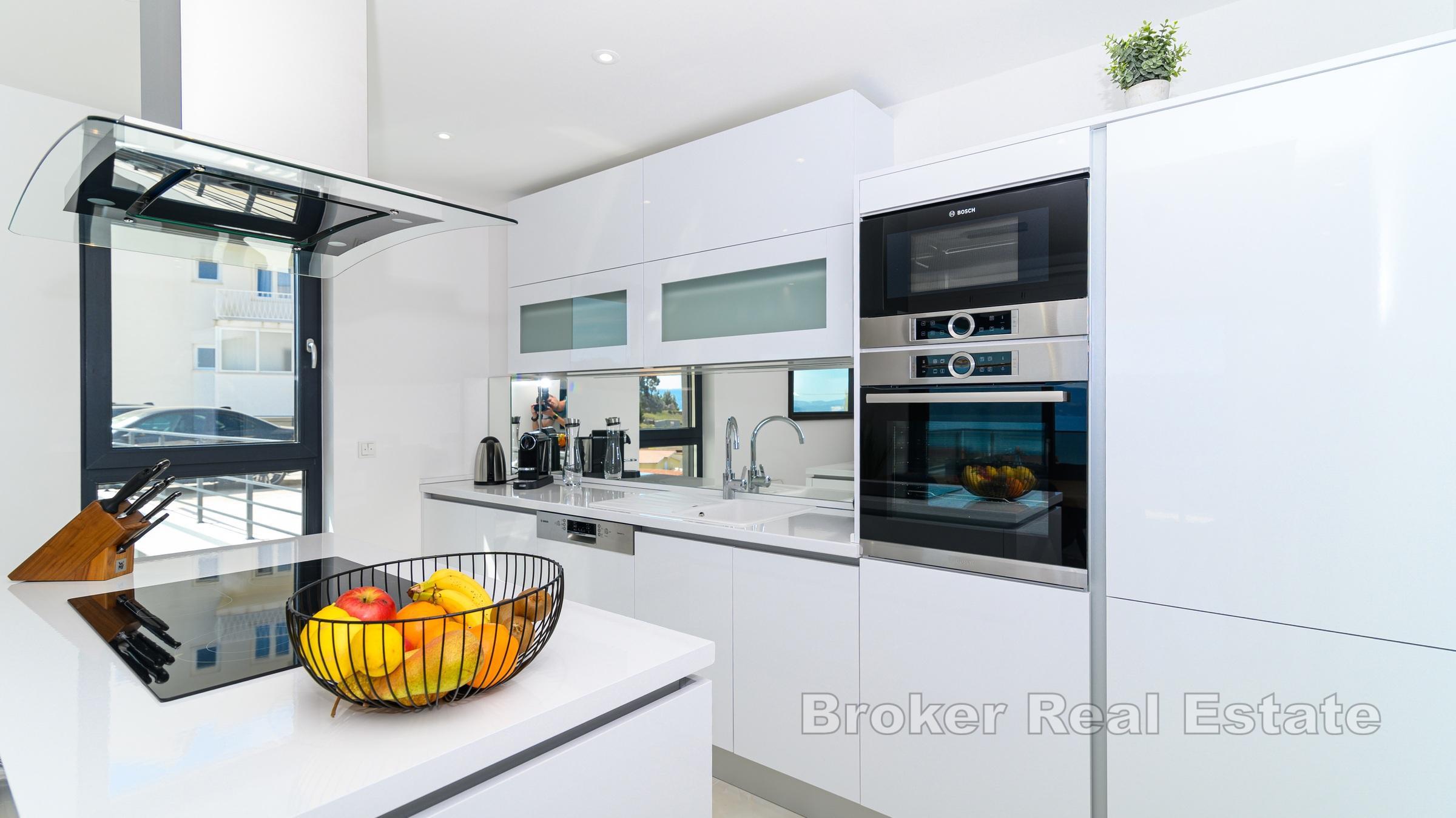 Prostrana vila s pogledom na more