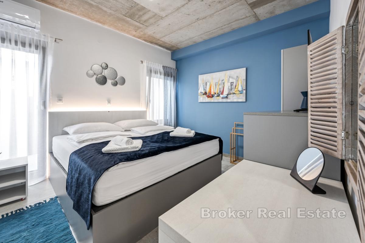 Villa moderne avec piscine et vue mer