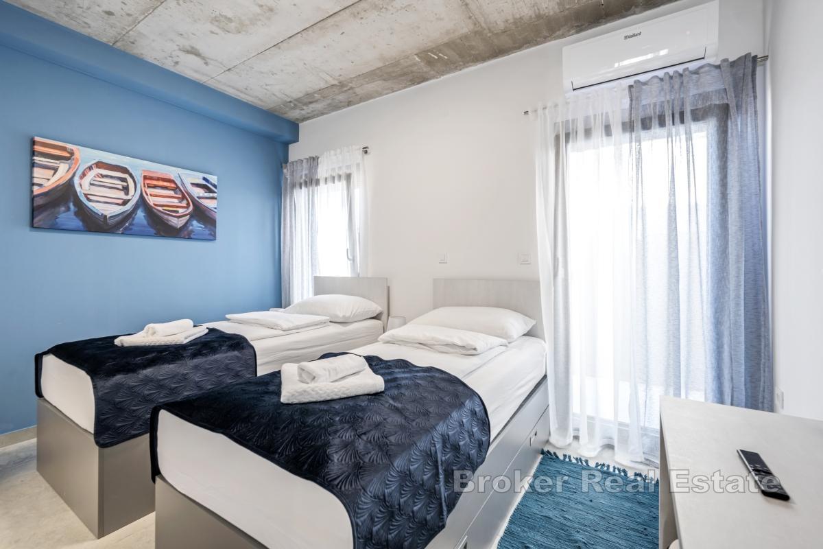 Villa moderne avec piscine et vue mer