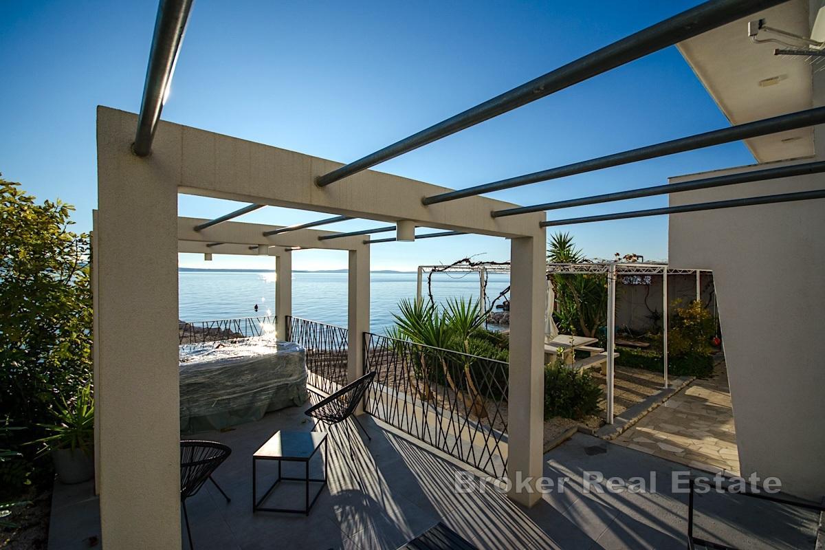 Splitská oblasť - Dom s apartmánmi na skvelom mieste