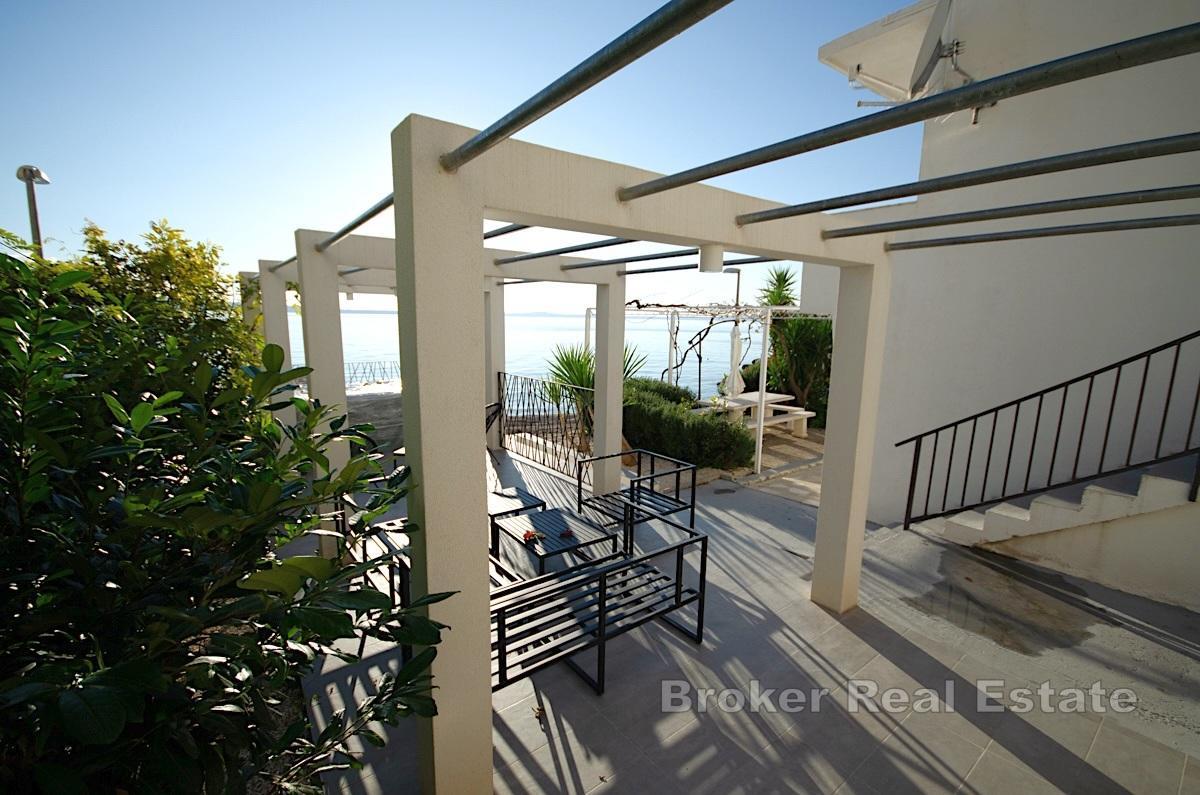 Splitská oblasť - Dom s apartmánmi na skvelom mieste