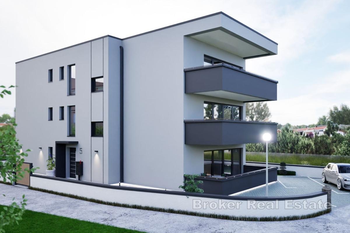 Appartamento con tre camere da letto in un edificio di nuova costruzione