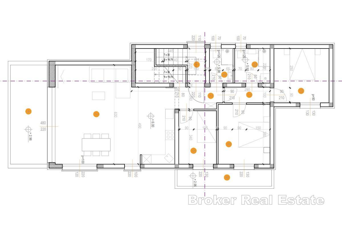 Appartamento con tre camere da letto in un edificio di nuova costruzione