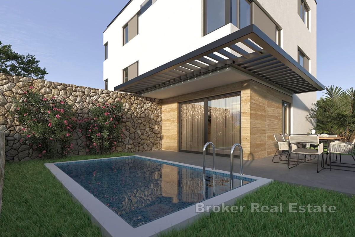 Двухуровневые апартаменты с бассейном