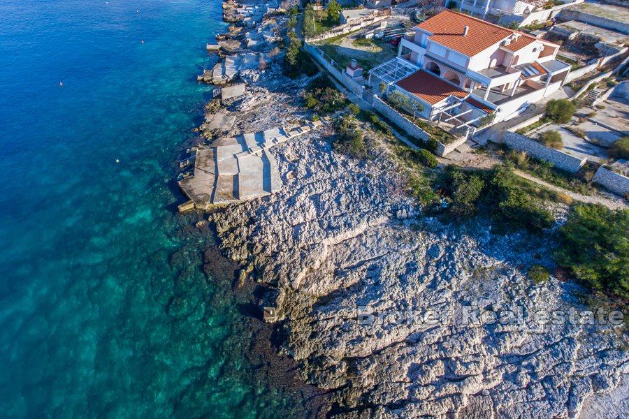 Rogoznica - Spaziosa casa in prima fila al mare