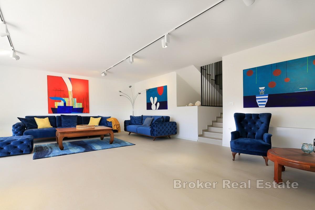 Eine moderne Villa mit Swimmingpool