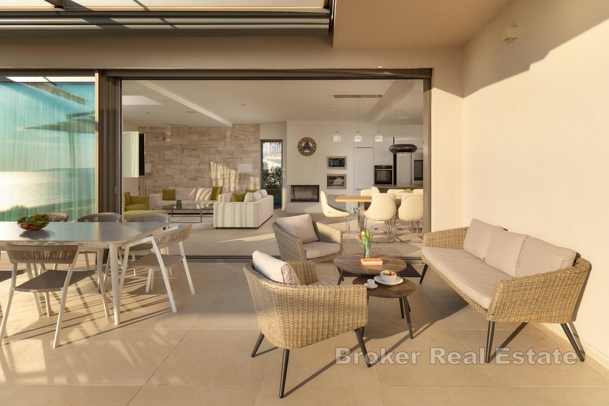 Luxusná vila s bazénom