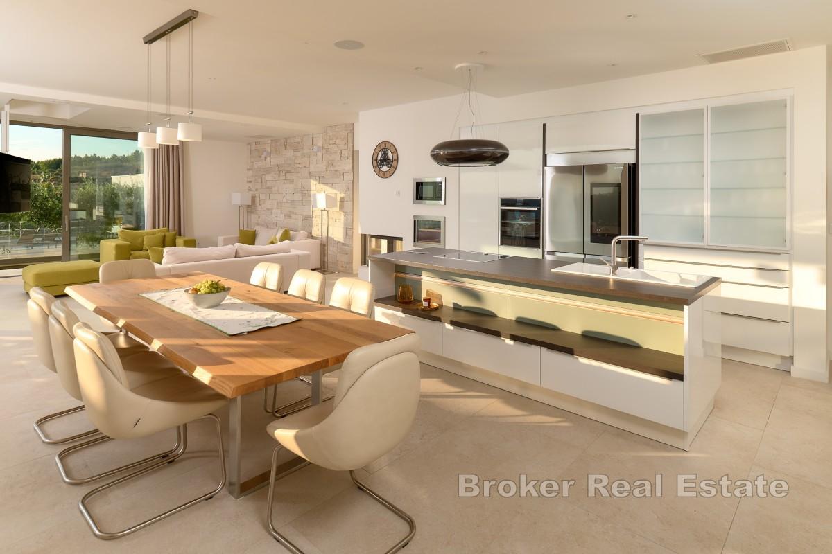 Luxusná vila s bazénom