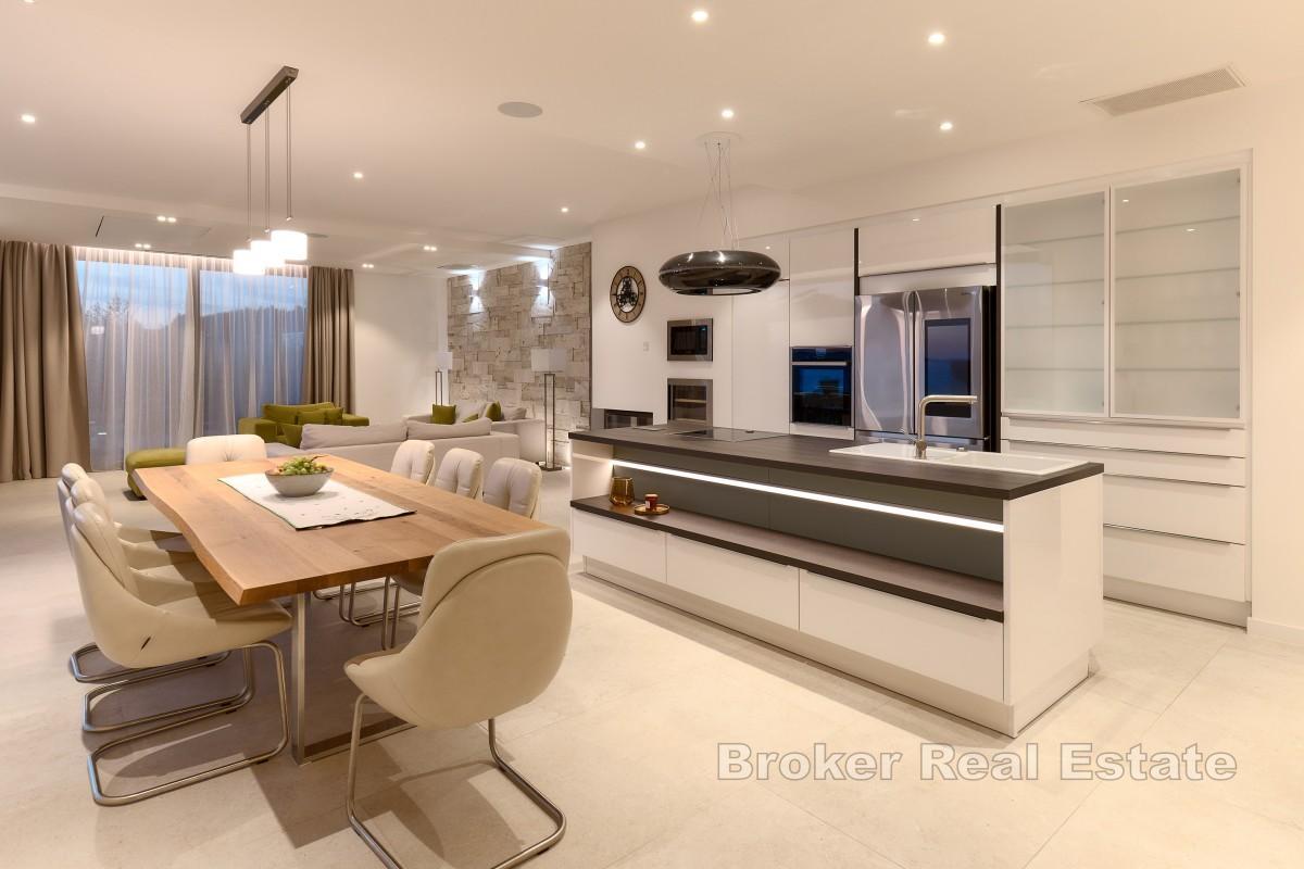 Luxusná vila s bazénom