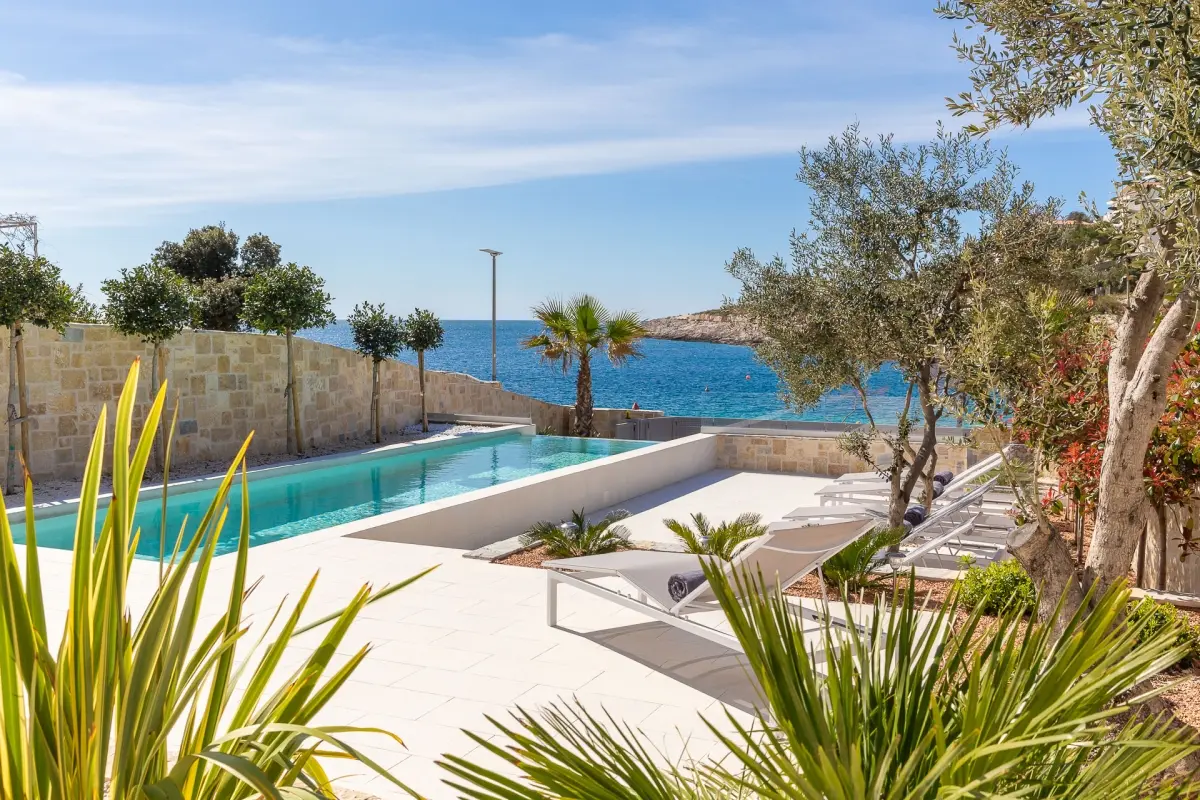 001-2022-471-Rogoznica-Modern-villa-with-pool-in-the-first-row-to-the-sea-for-sale