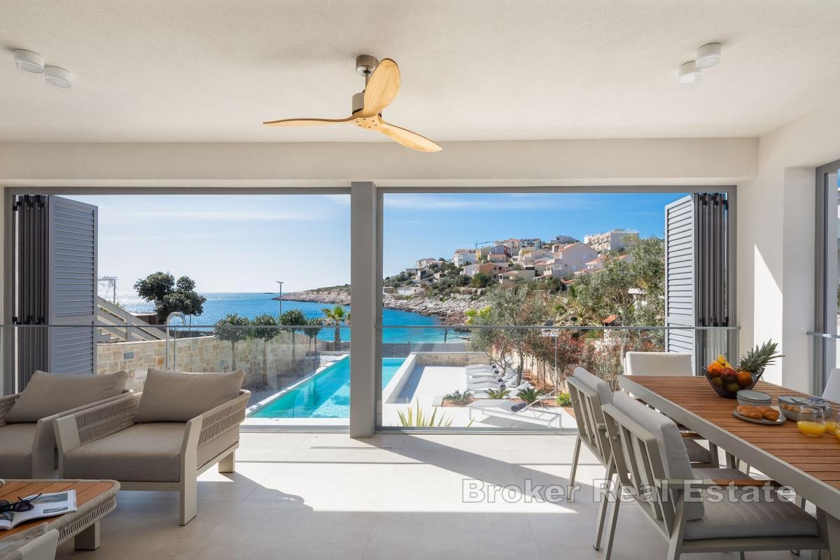 Nowoczesna willa z basenem nad morzem