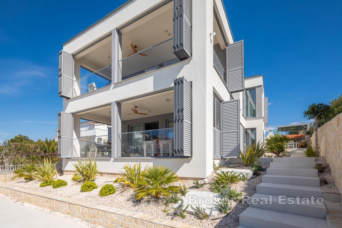 Nowoczesna willa z basenem nad morzem