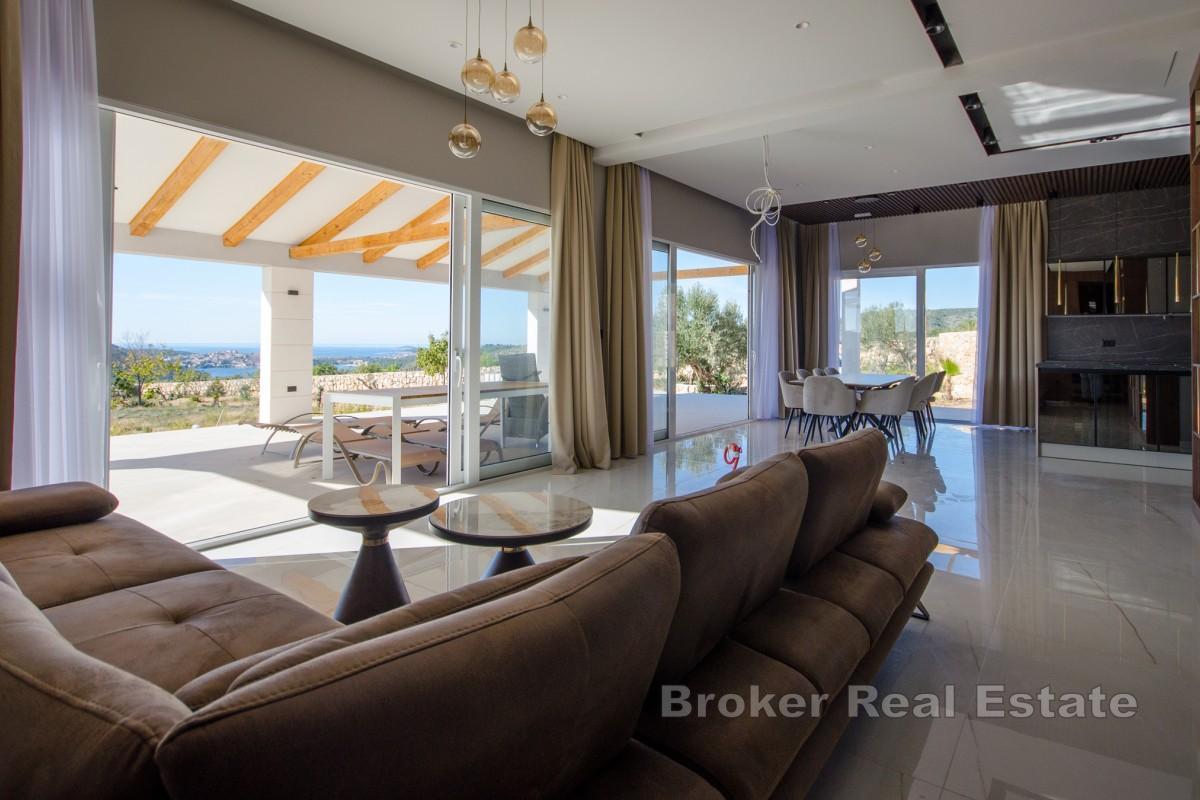 Nowoczesna willa z ogrodem o powierzchni 2 hektarów