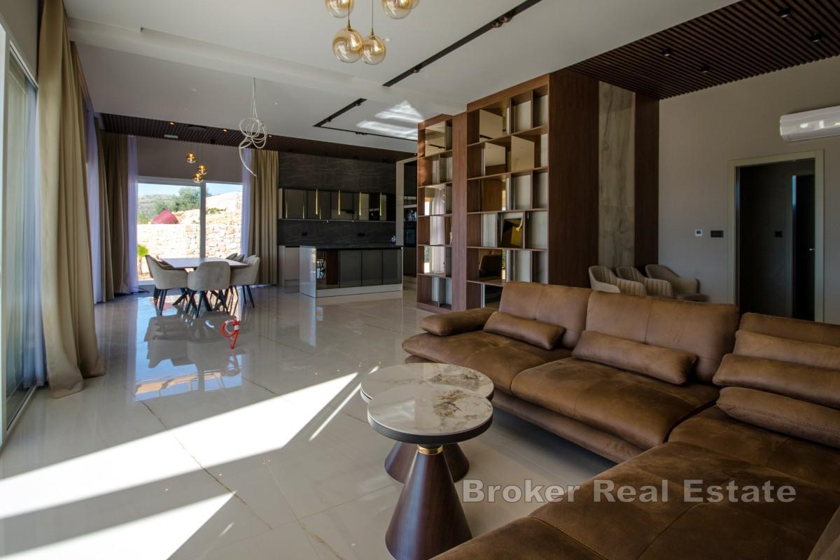 Nowoczesna willa z ogrodem o powierzchni 2 hektarów