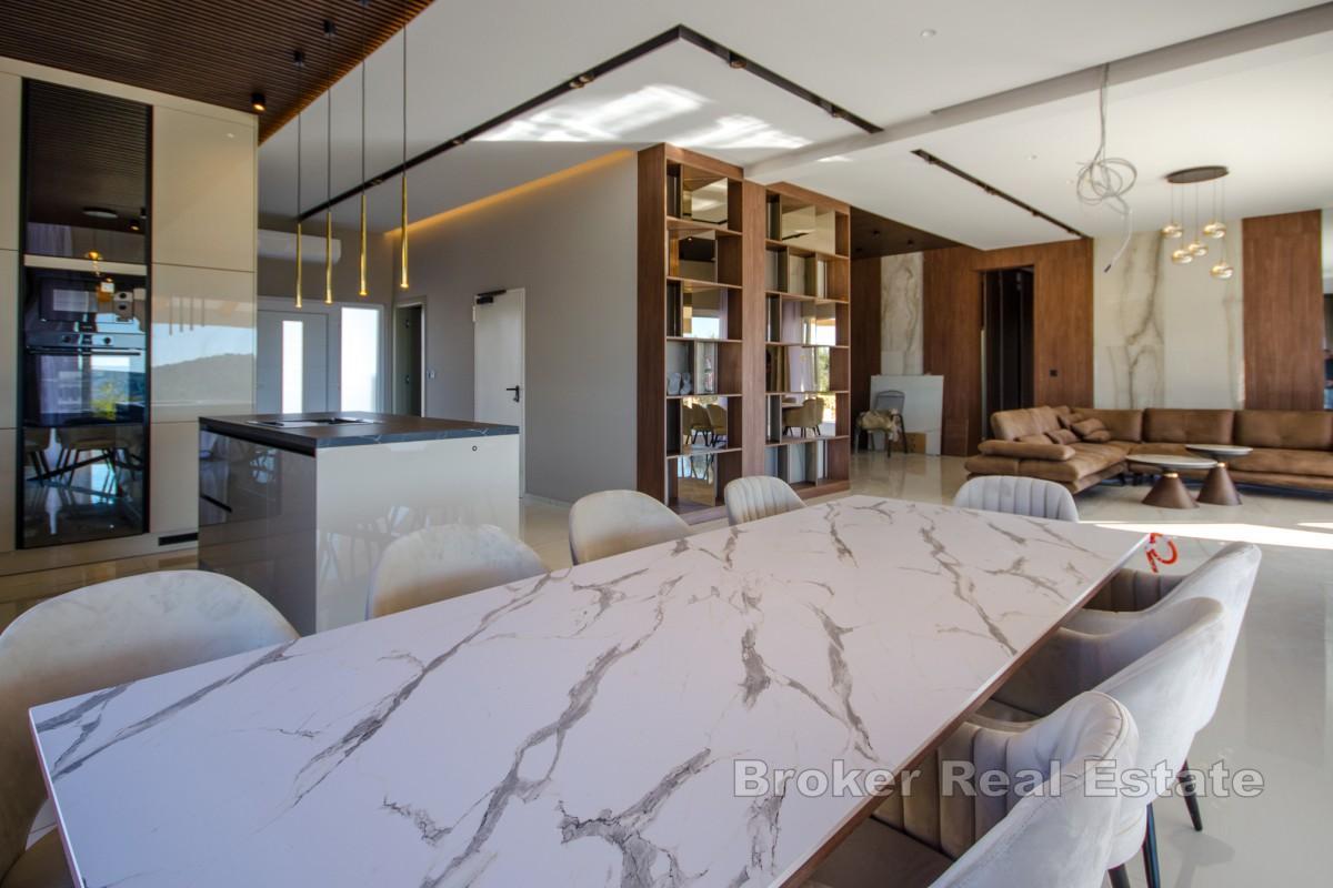 Nowoczesna willa z ogrodem o powierzchni 2 hektarów