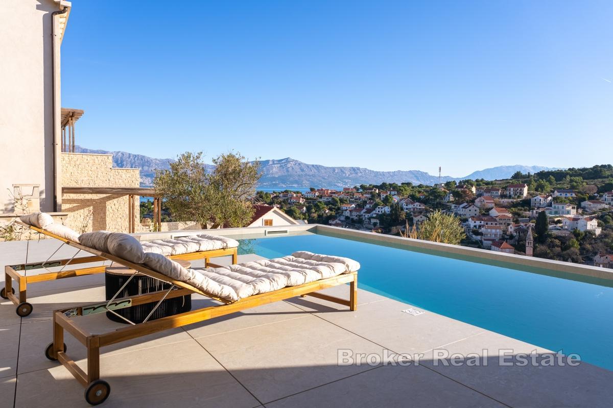 Moderne villa med basseng nær sjøen