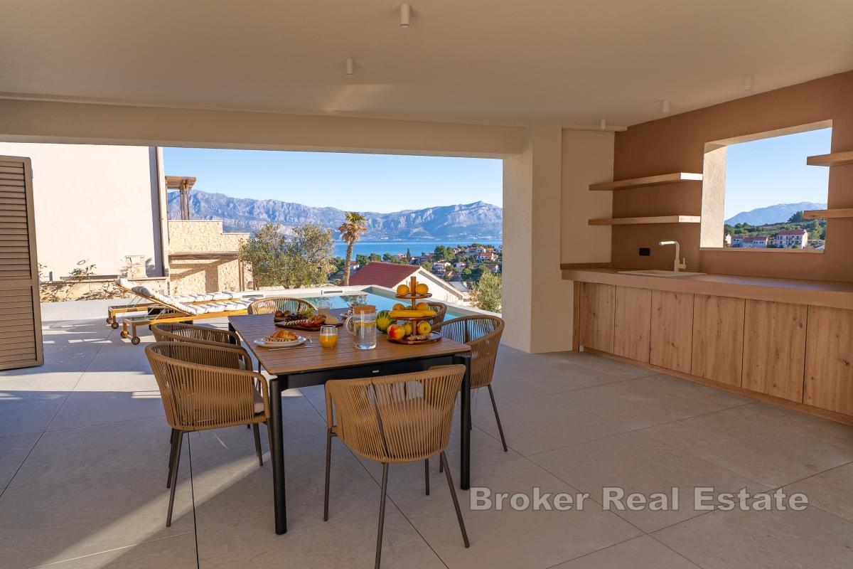 Moderne villa med basseng nær sjøen