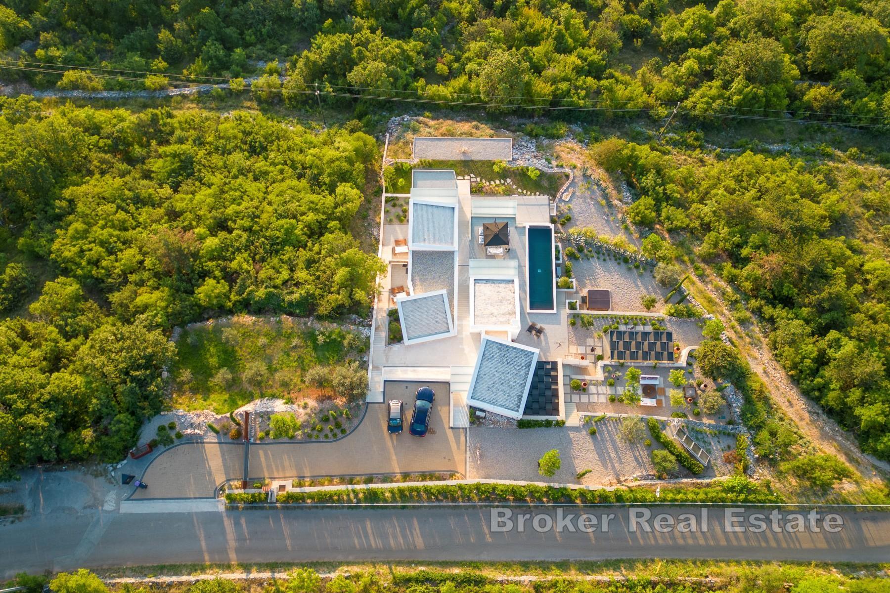 Esclusiva villa moderna affacciata sulla baia del Quarnero con vista panoramica, privacy e comfort di alto livello