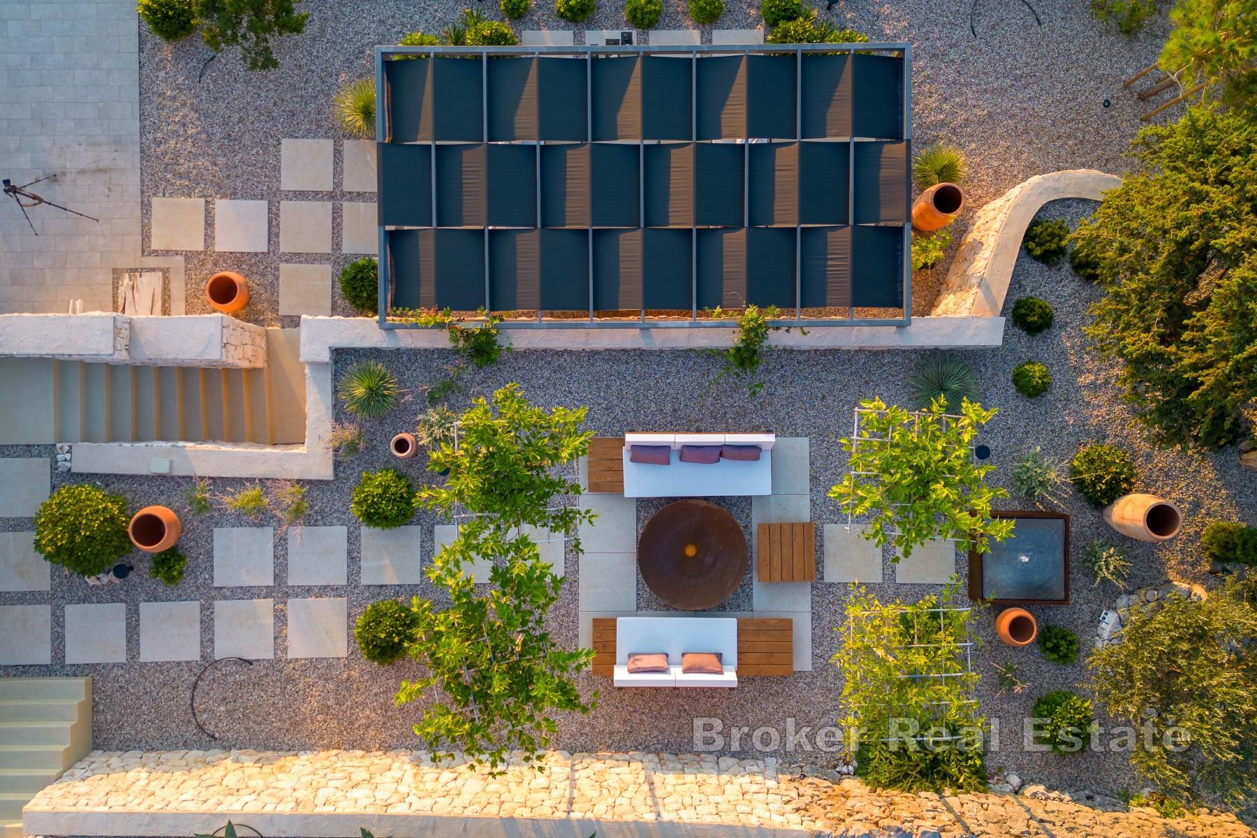 Esclusiva villa moderna affacciata sulla baia del Quarnero con vista panoramica, privacy e comfort di alto livello