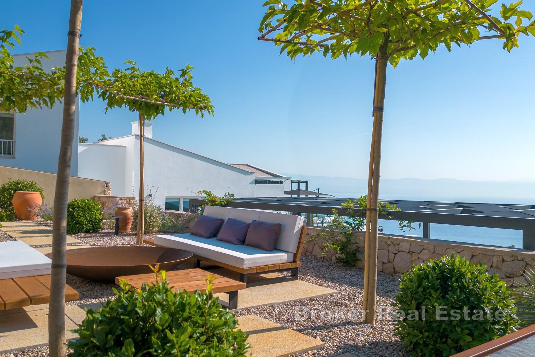 Esclusiva villa moderna affacciata sulla baia del Quarnero con vista panoramica, privacy e comfort di alto livello