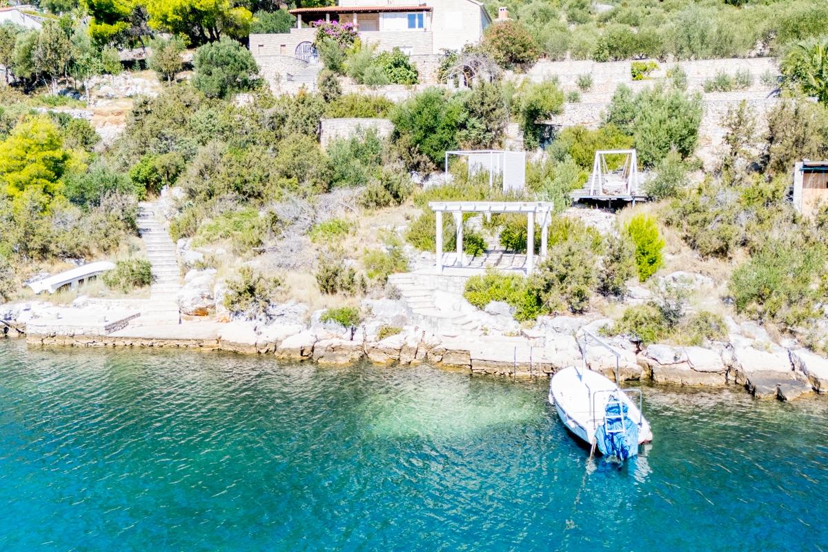 Atraktivno građevinsko zemljište uz more