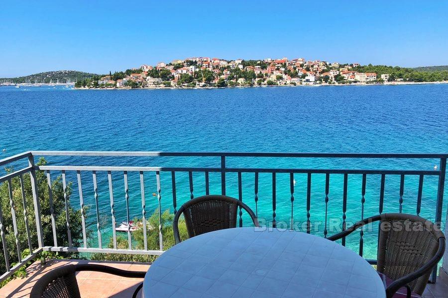 Rogoznica - Apartmánový dům v prvním řadě k moři