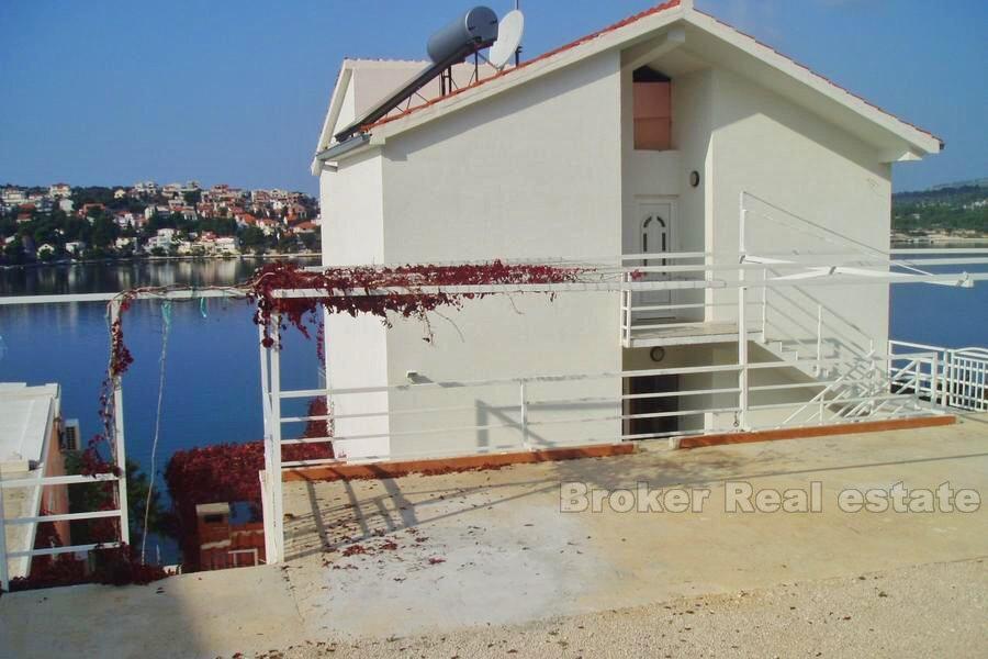 Rogoznica - Immeuble au premier rang à la mer