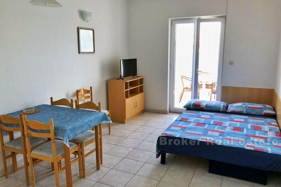 Rogoznica - Appartementhaus in erster Reihe zum Meer