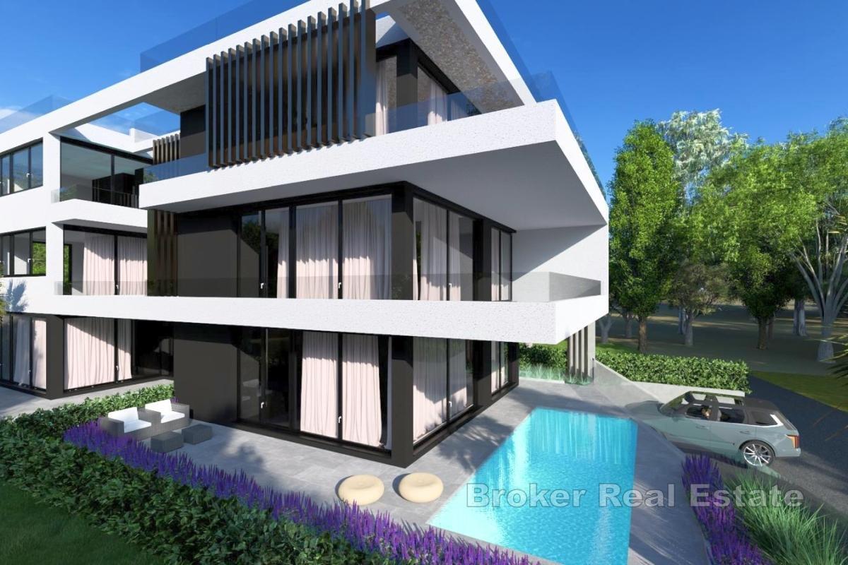 Luxusní apartmán se dvěma ložnicemi a soukromým bazénem v 1. patře