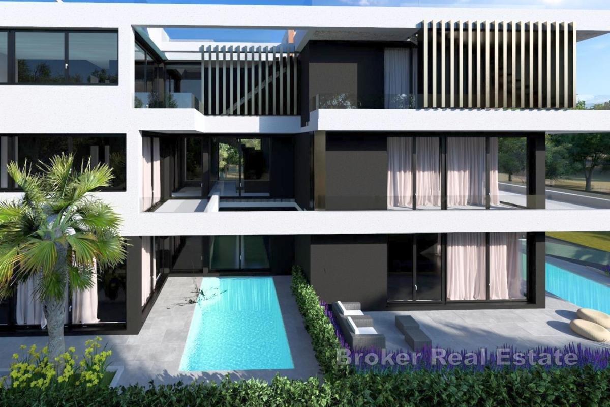 Luxusní apartmán se dvěma ložnicemi a soukromým bazénem v 1. patře
