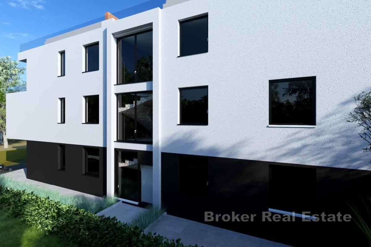 Modernes Penthouse mit Dachterrasse und Pool