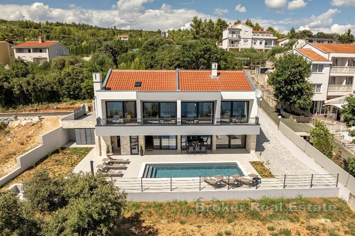Moderná vila s prístupom na pláž a panoramatickým výhľadom na more