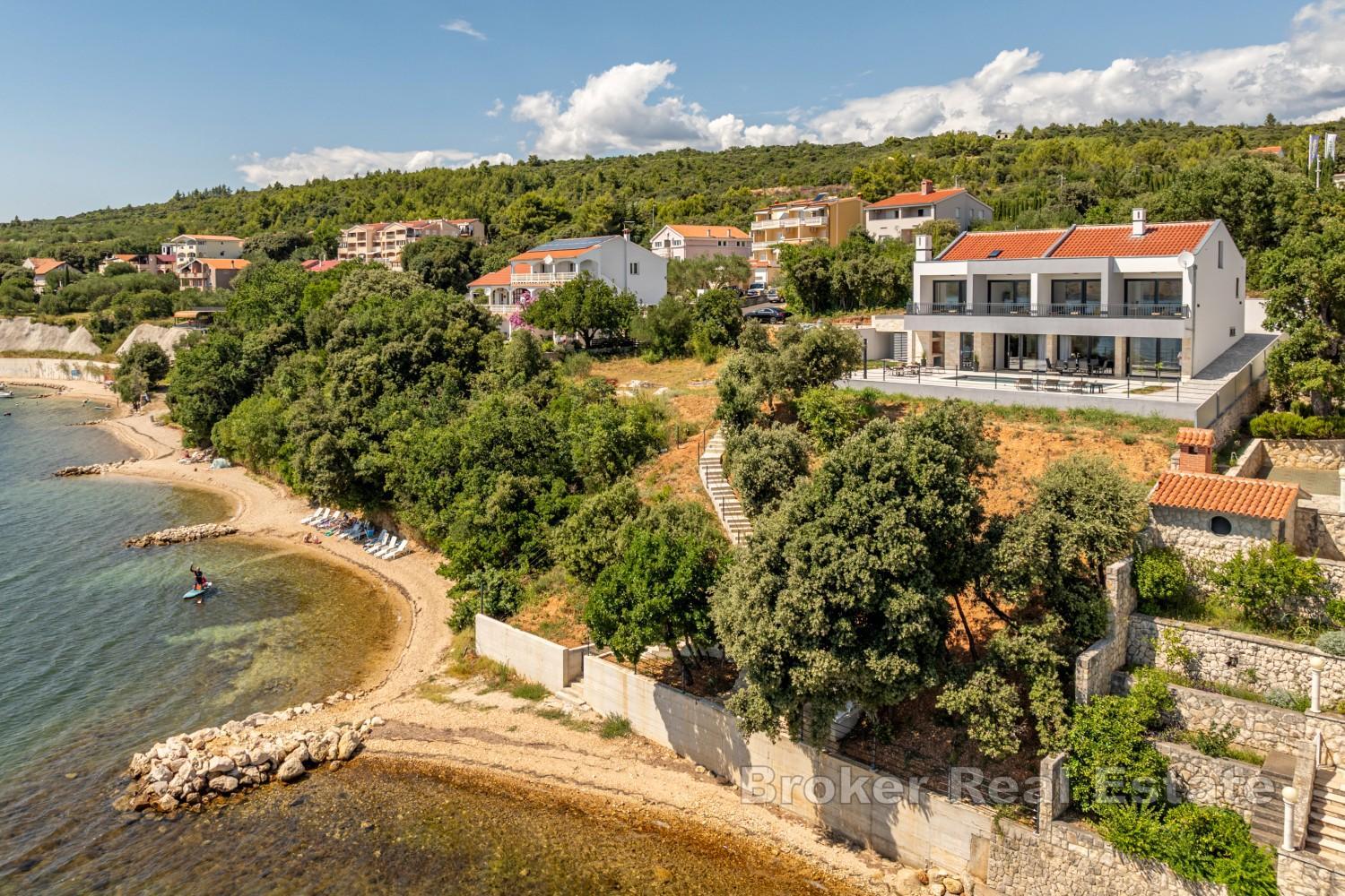 Moderna vila s pristupom plaži i panoramskim pogledom na more