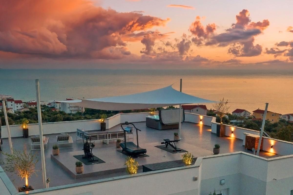 Ein exklusives Refugium mit zwei Villen, Swimmingpools und unverbaubarem Meerblick