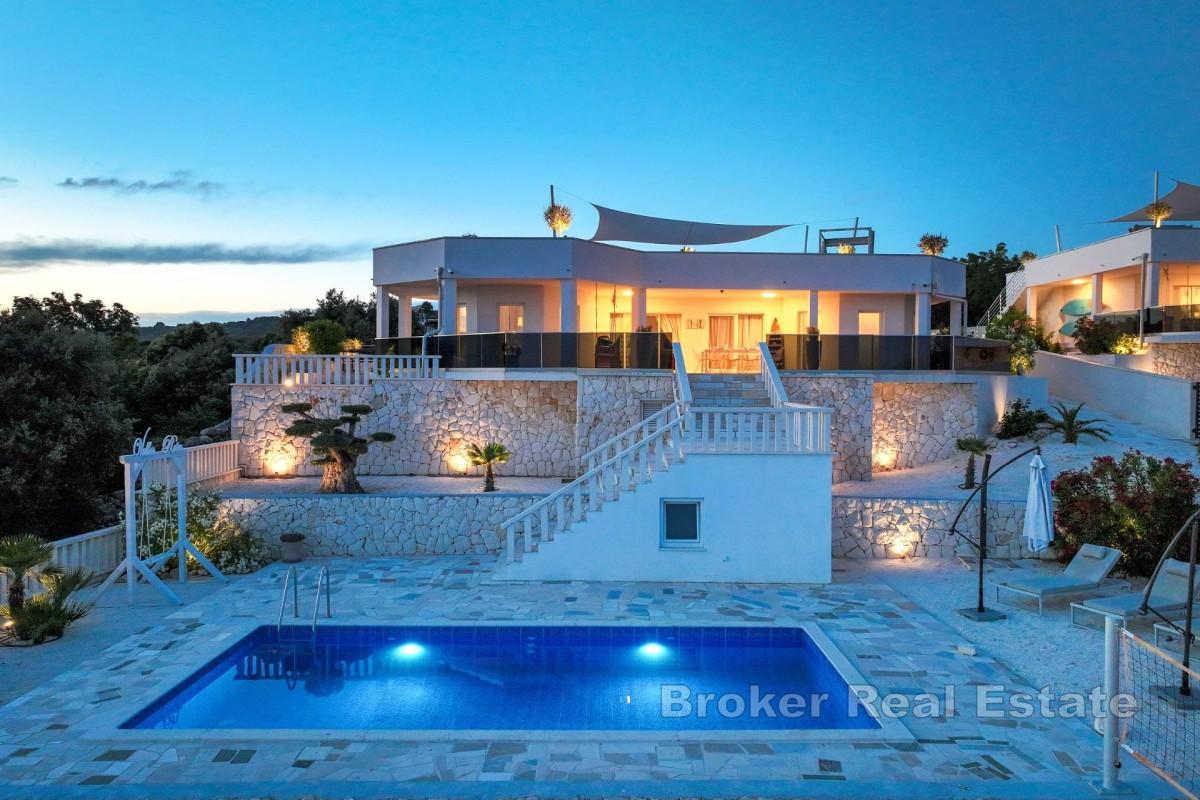 Ein exklusives Refugium mit zwei Villen, Swimmingpools und unverbaubarem Meerblick