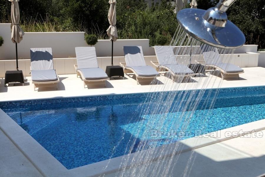 Ciovo - Rodinná vila s bazénem