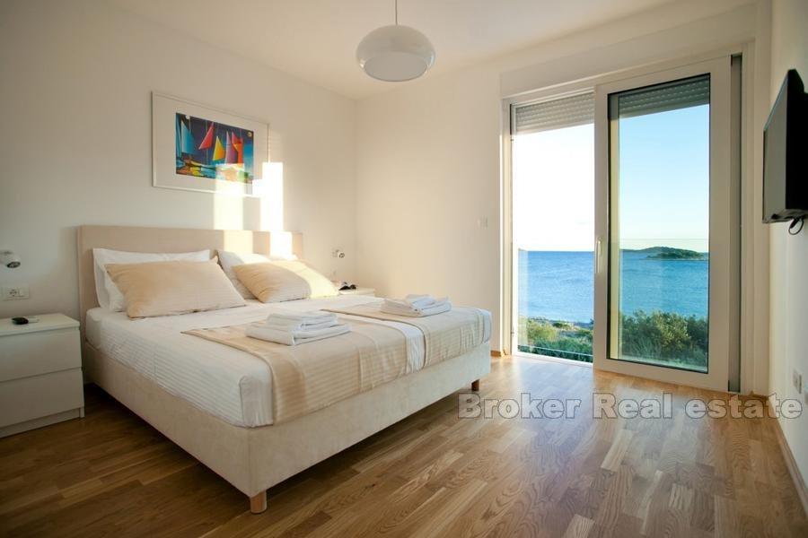 Rogoznica - Nowoczesna rodzinna willa z basenem